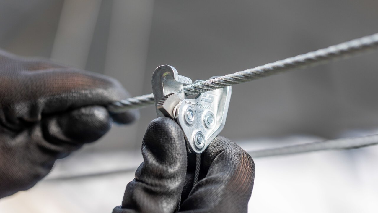 Fast, Tool-Free Installation 