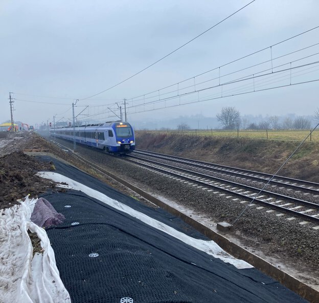 Linia Kolejowa nr 8 Kraków – Warszawa, Polska