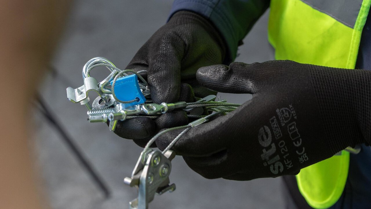 Extensive Range of Substrate Fixings