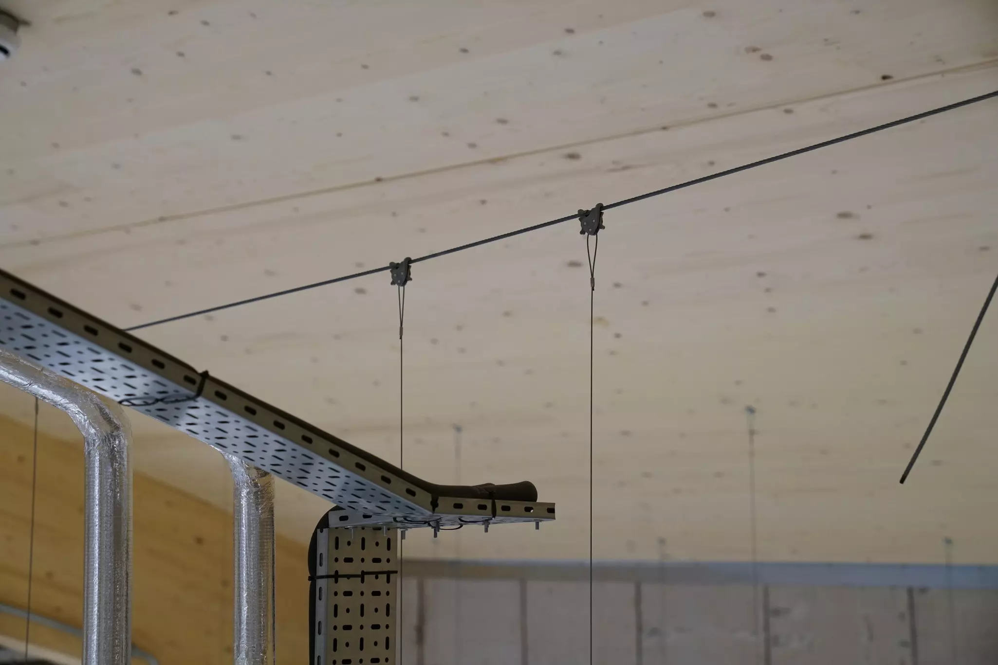 Suspend at up to 60-degree Angles 