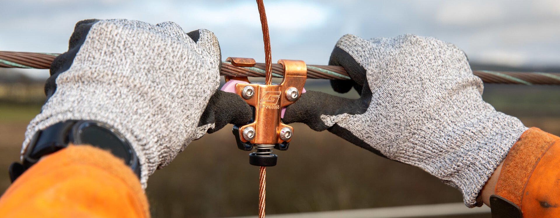 30/01/2023 Strathaven Scotland - Fitting Gripple dropper kit to overhead lines.